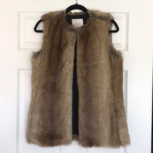 Zara faux fur vest with pockets, two hook closure
